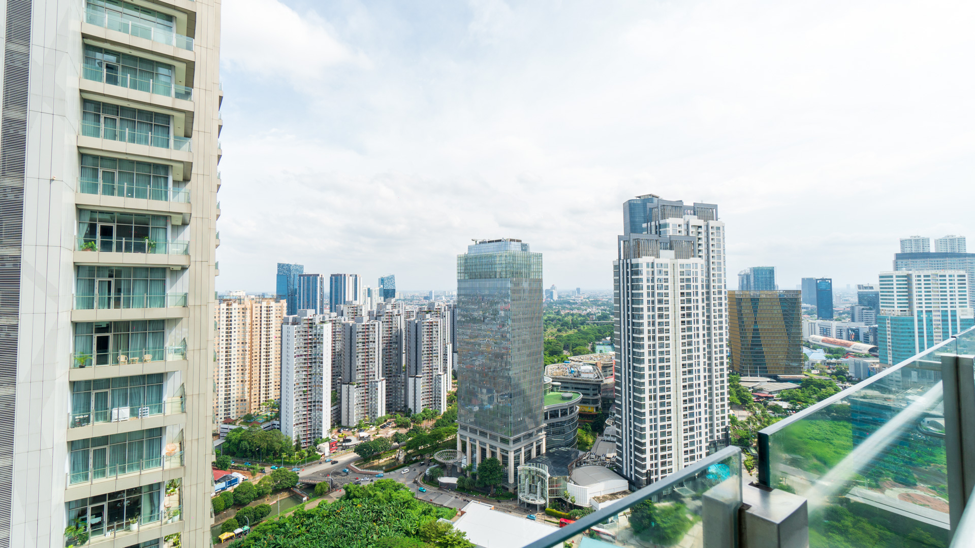 Refined City Residence at Verde Two