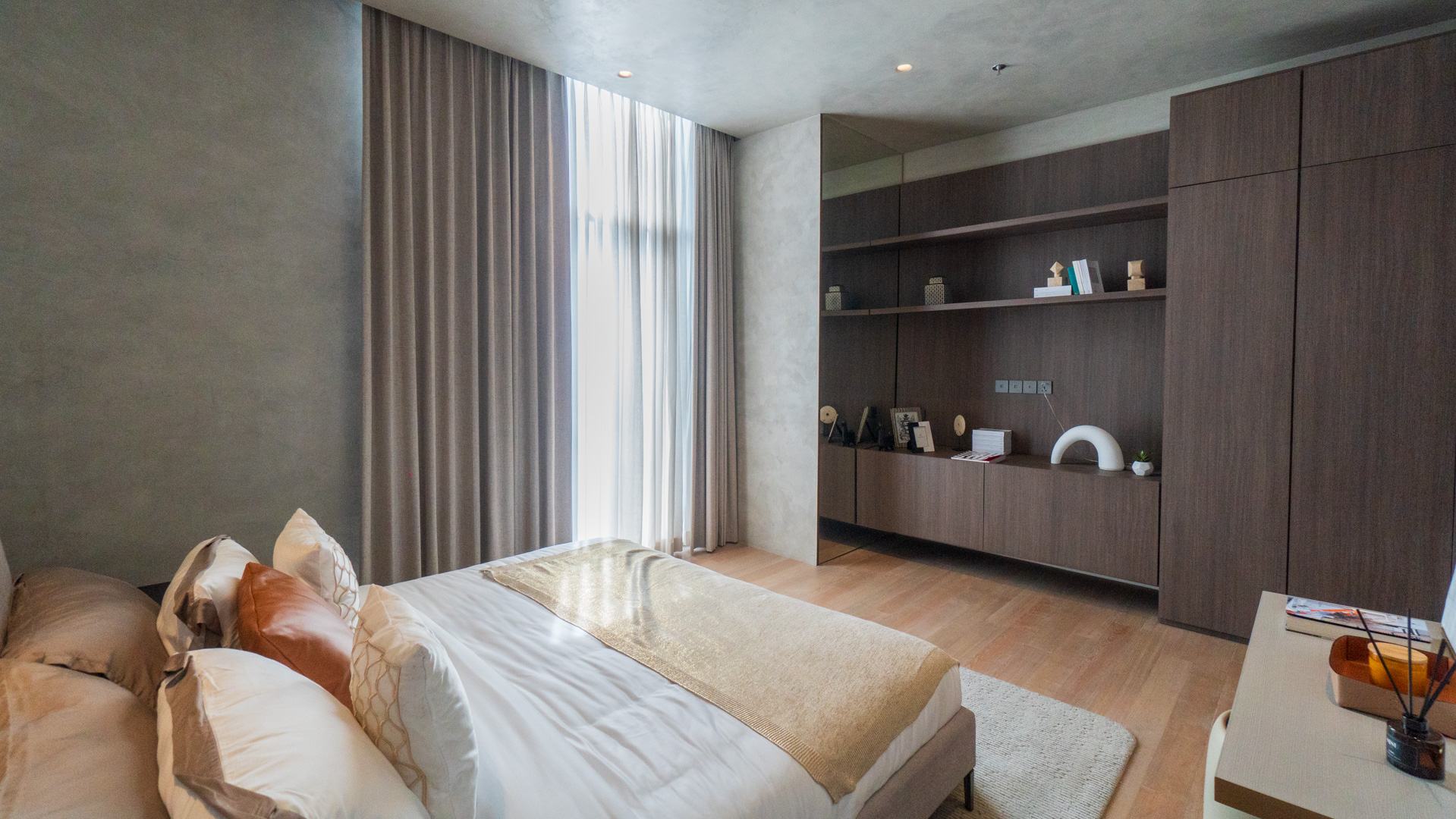 Refined City Residence at Verde Two