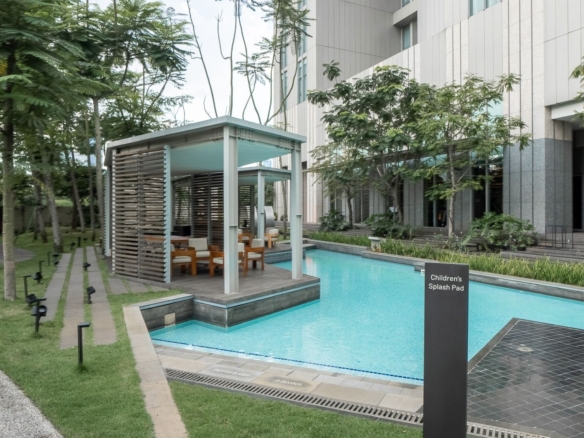 Verde Two-Children Swimming Pool