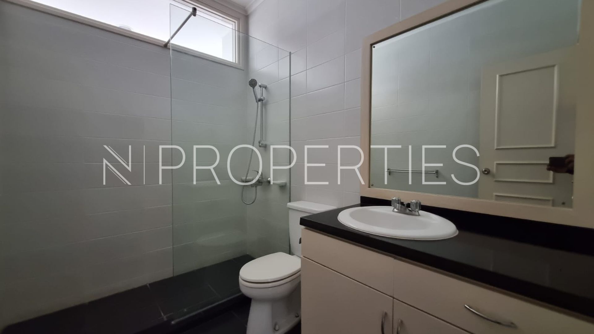 Asem 2 60 Kav F – Bathroom Cipete – Prestigious 4BR Private House