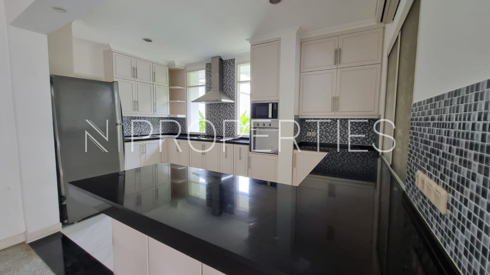 Asem 2 60 Kav F – Kitchen Cipete – Prestigious 4BR Private House