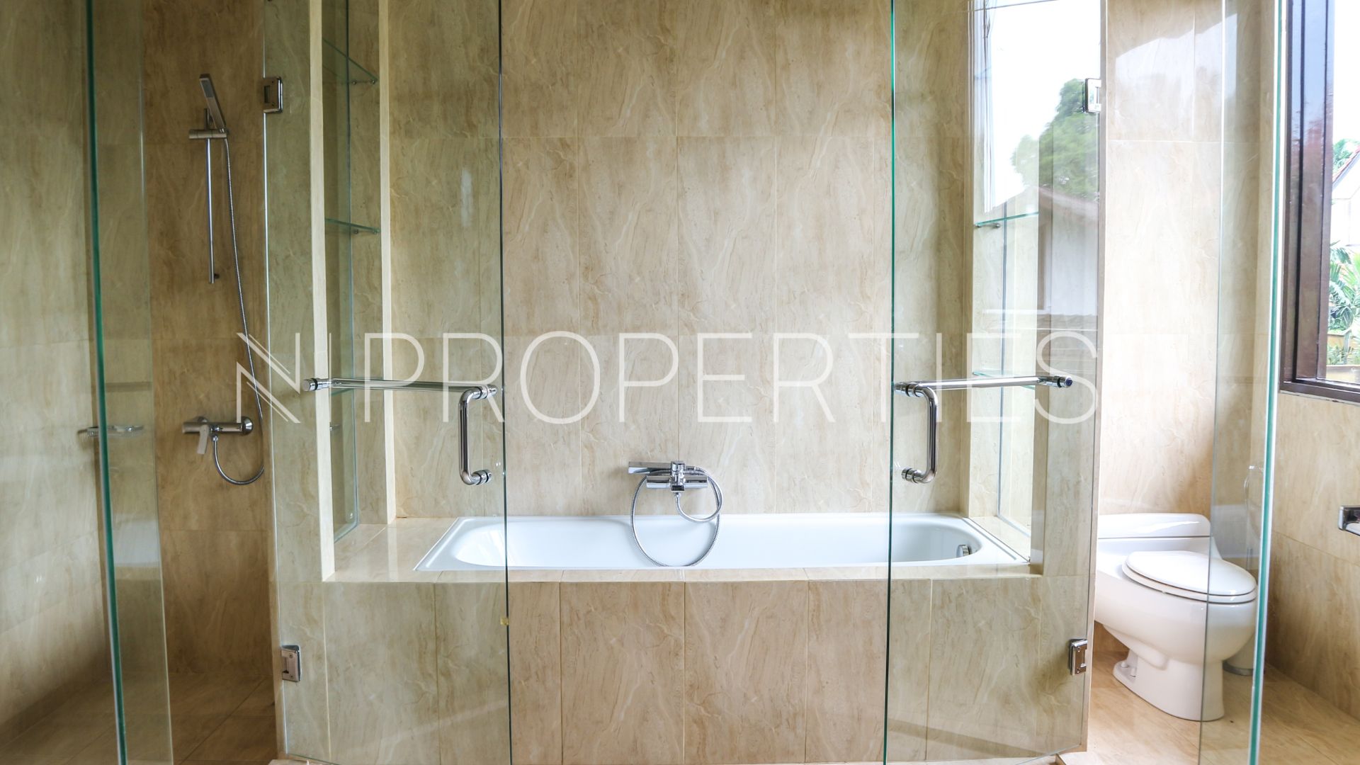 Asem 2 Kav 63B – Bathroom Premium House 4BR at Cipete