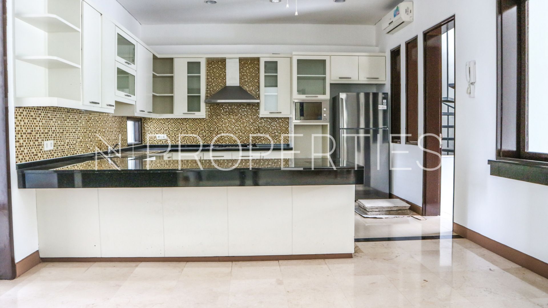 Asem 2 Kav 63B – Kitchen Premium House 4BR at Cipete