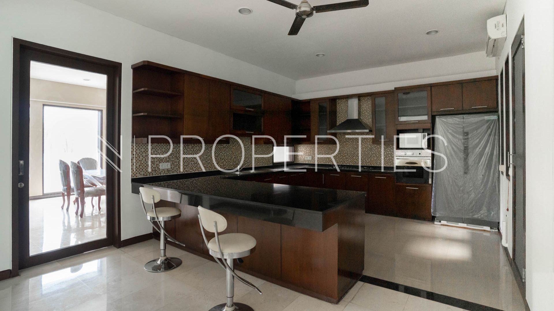Asem 2 Kav 63C – Kitchen Cipete – Primary 4BR Family Residence