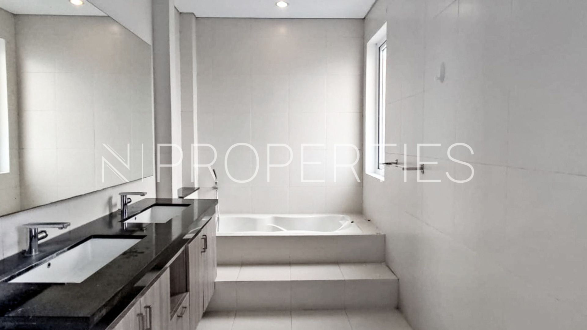Benda Raya 8 Kav A – Bathroom Luxury 4BR Residence at Cilandak
