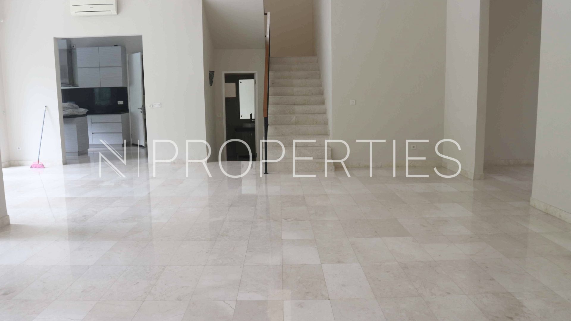 Benda Raya 8 Kav D – Living Area Cilandak – Spacious 4BR Home