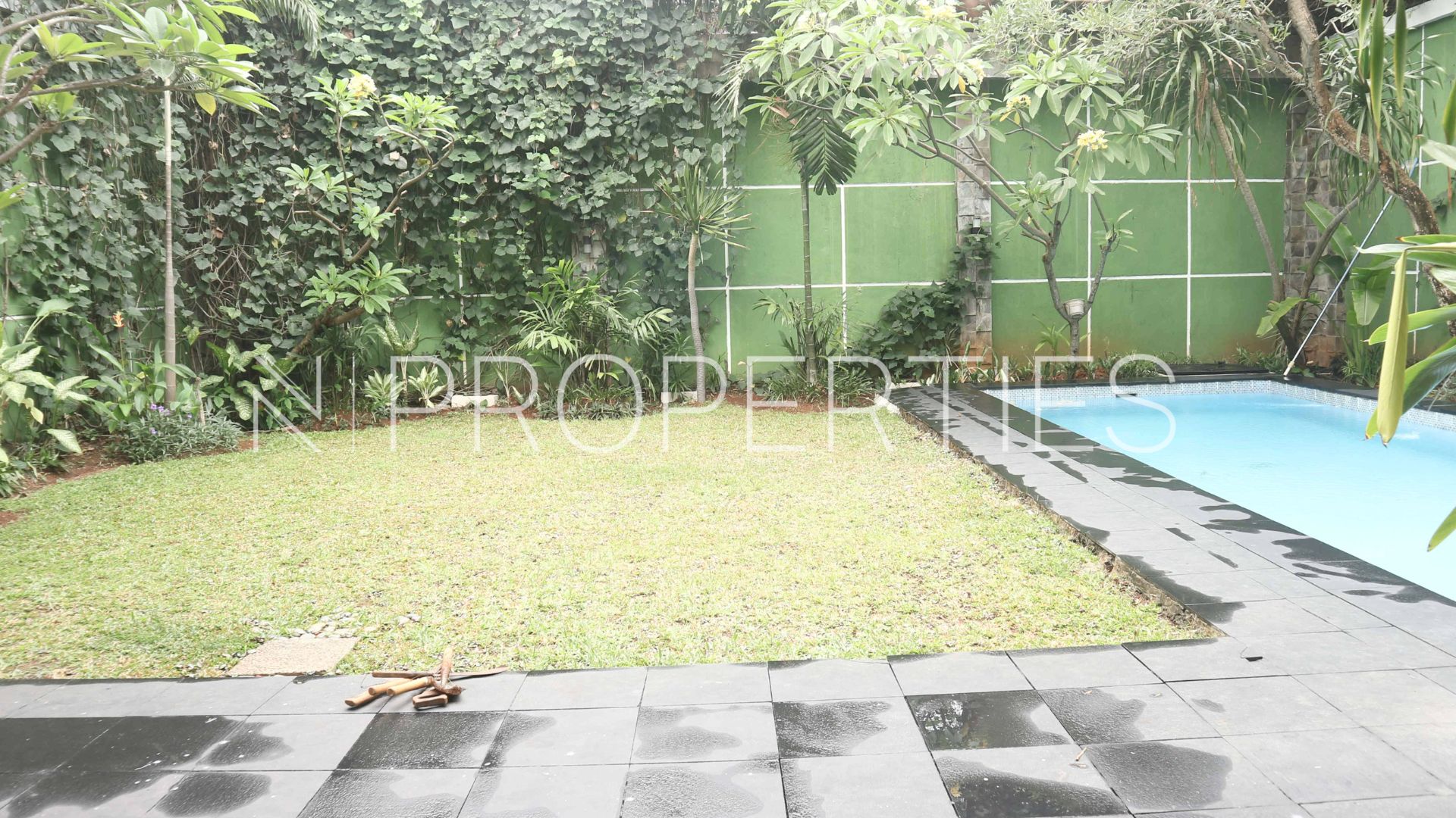 Benda Raya 8 Kav D – Pool 2 Cilandak – Spacious 4BR Home