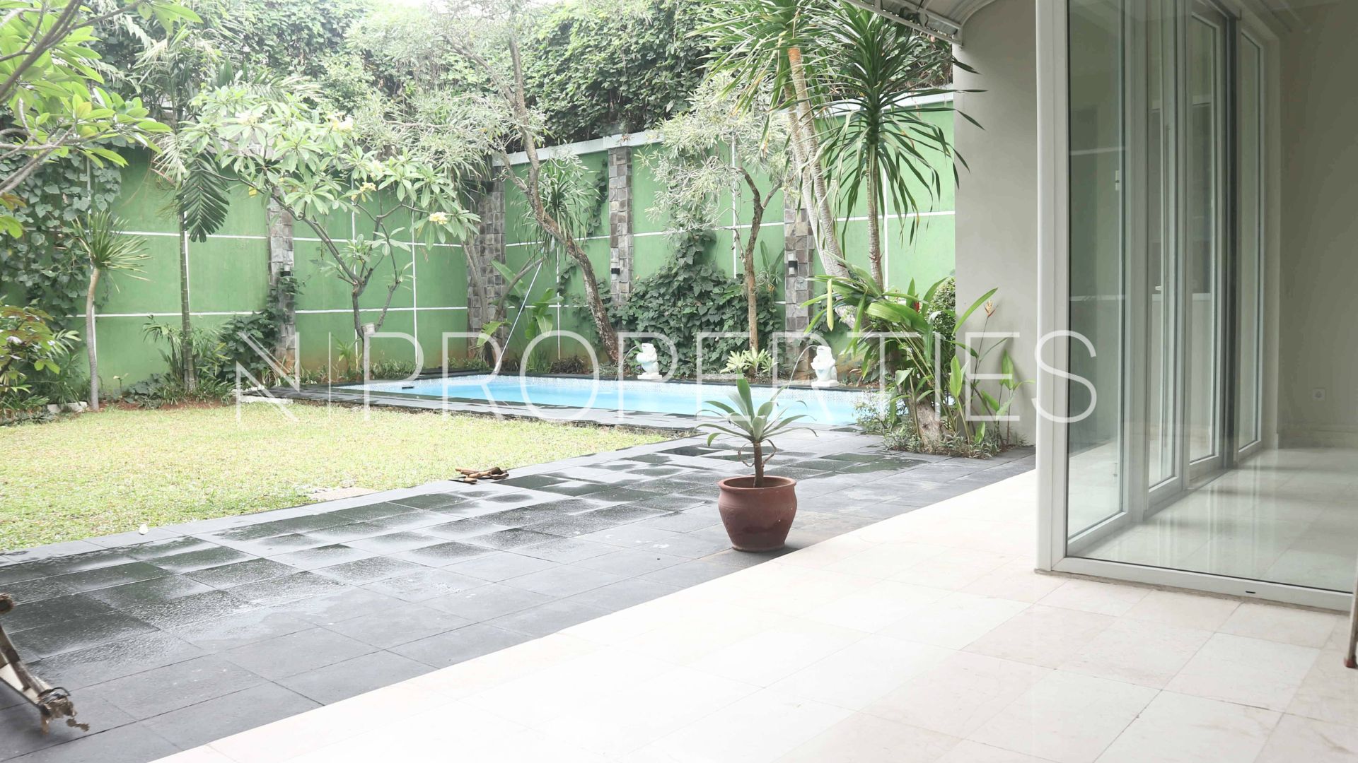 Benda Raya 8 Kav D – Terrace Cilandak – Spacious 4BR Home