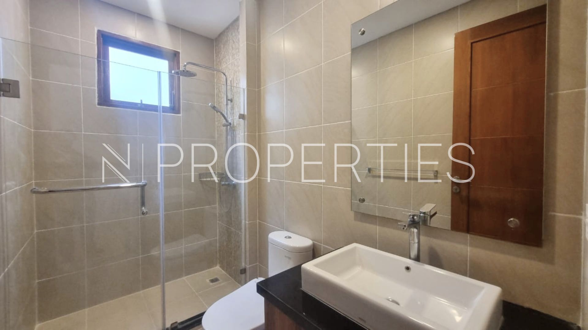 Benda Raya Gg H.Sainin 39 Kav G – Bathroom 1 Spacious 5BR Family Home at Kemang