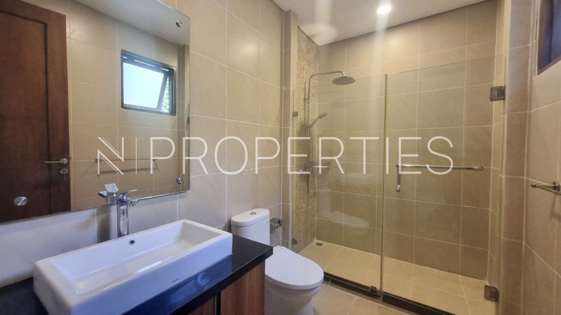 Benda Raya Gg H.Sainin 39 Kav G – Bathroom 2 Spacious 5BR Family Home at Kemang
