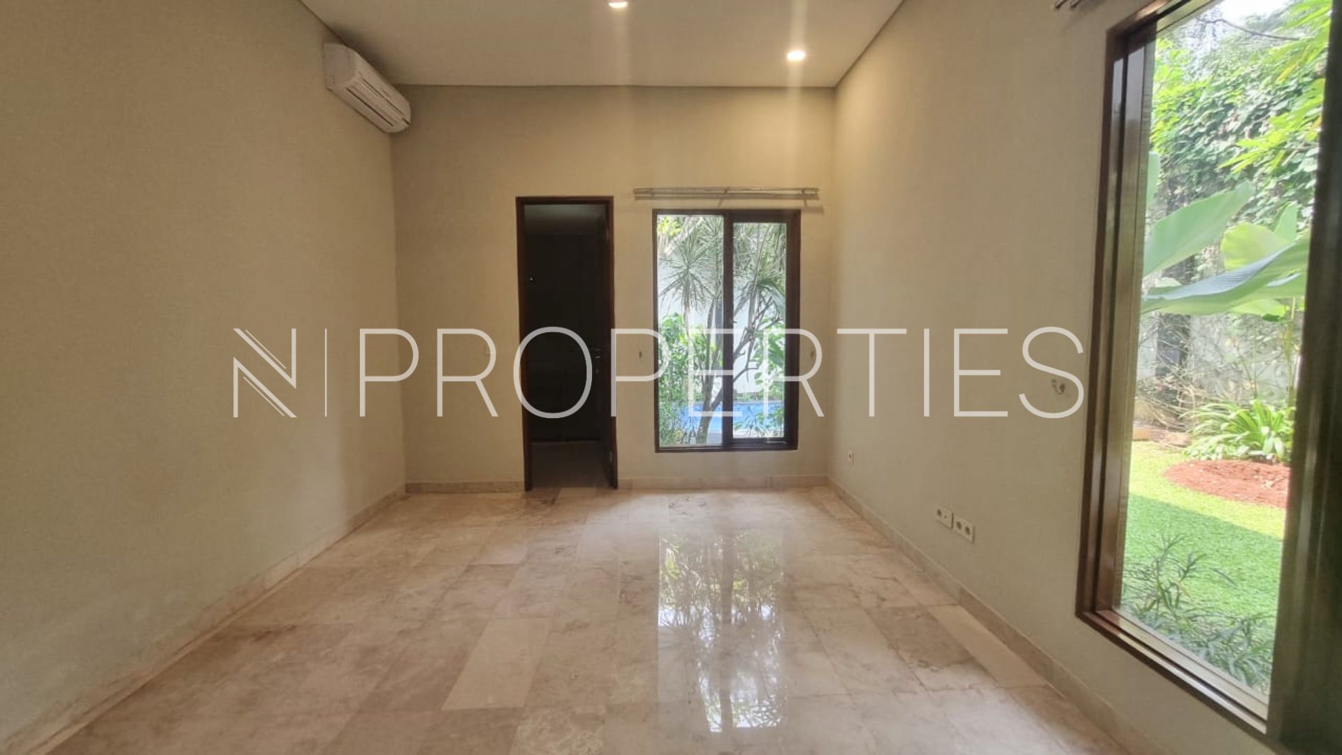 Benda Raya Gg H.Sainin 39 Kav G – Bedroom Spacious 5BR Family Home at Kemang