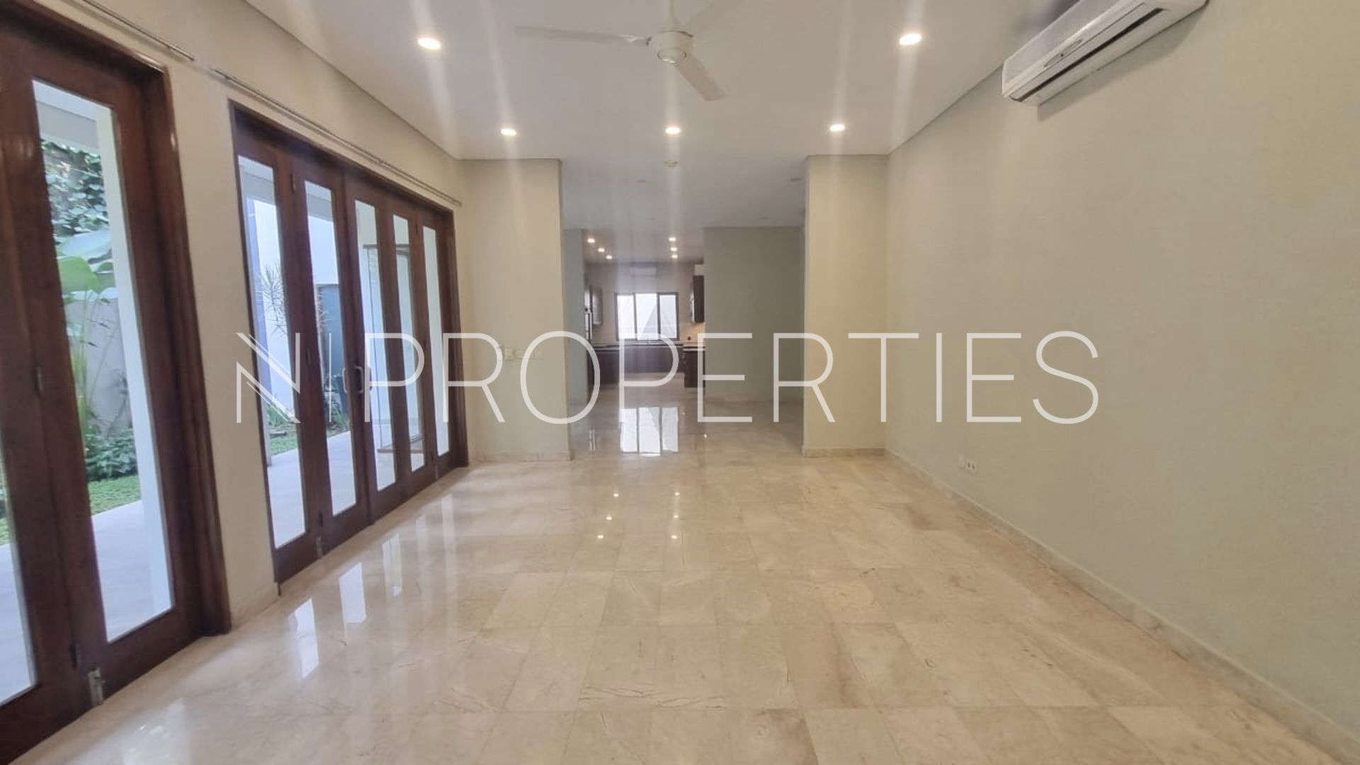 Benda Raya Gg H.Sainin 39 Kav G – Dining Area Spacious 5BR Family Home at Kemang
