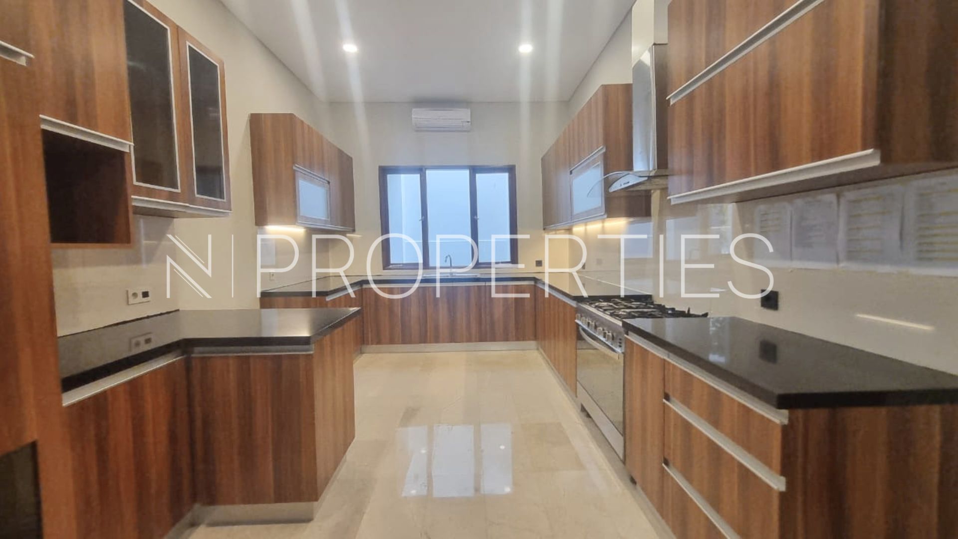 Benda Raya Gg H.Sainin 39 Kav G – Kitchen Area 2 Spacious 5BR Family Home at Kemang