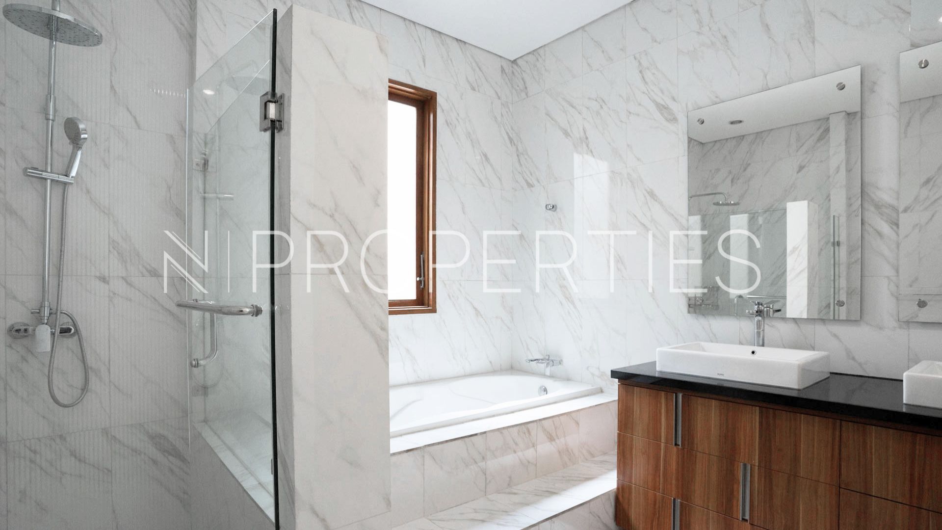 Benda Raya Gg H.Sainin 39 Kav H – Bathroom Kemang – Well-Balanced 5BR House