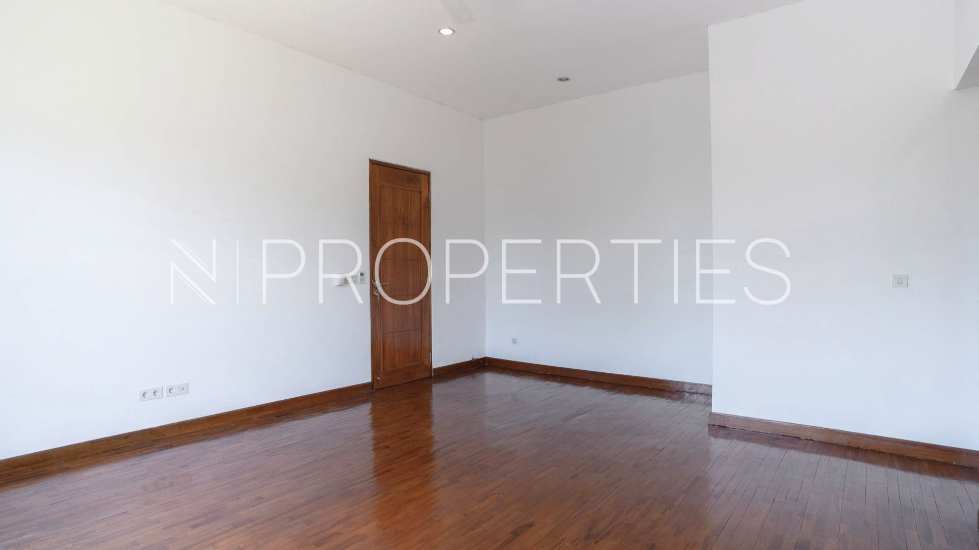 Benda Raya Gg H.Sainin 39 Kav H – Bedroom Kemang – Well-Balanced 5BR House