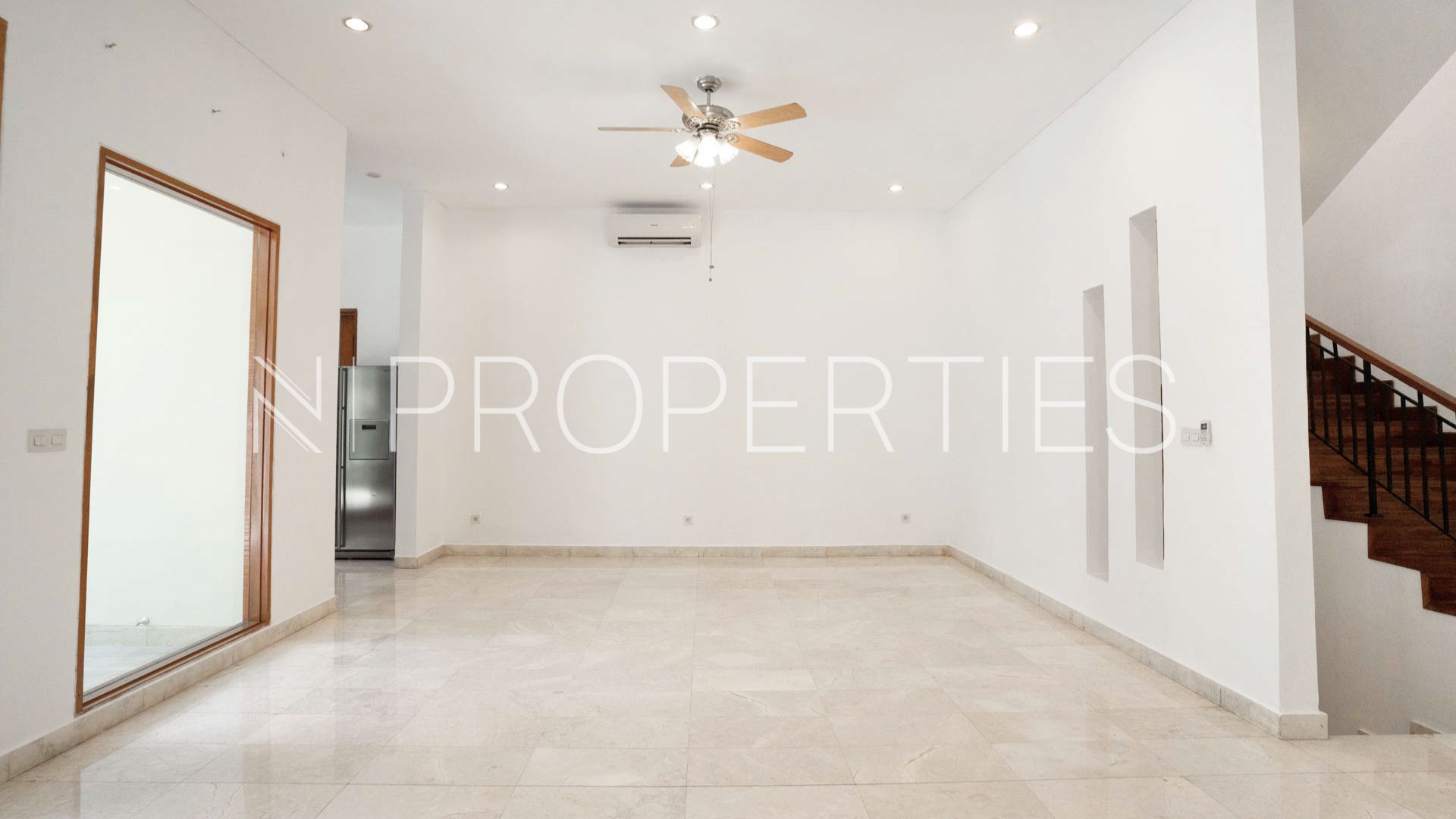Benda Raya Gg H.Sainin 39 Kav H – Living Area Kemang – Well-Balanced 5BR House