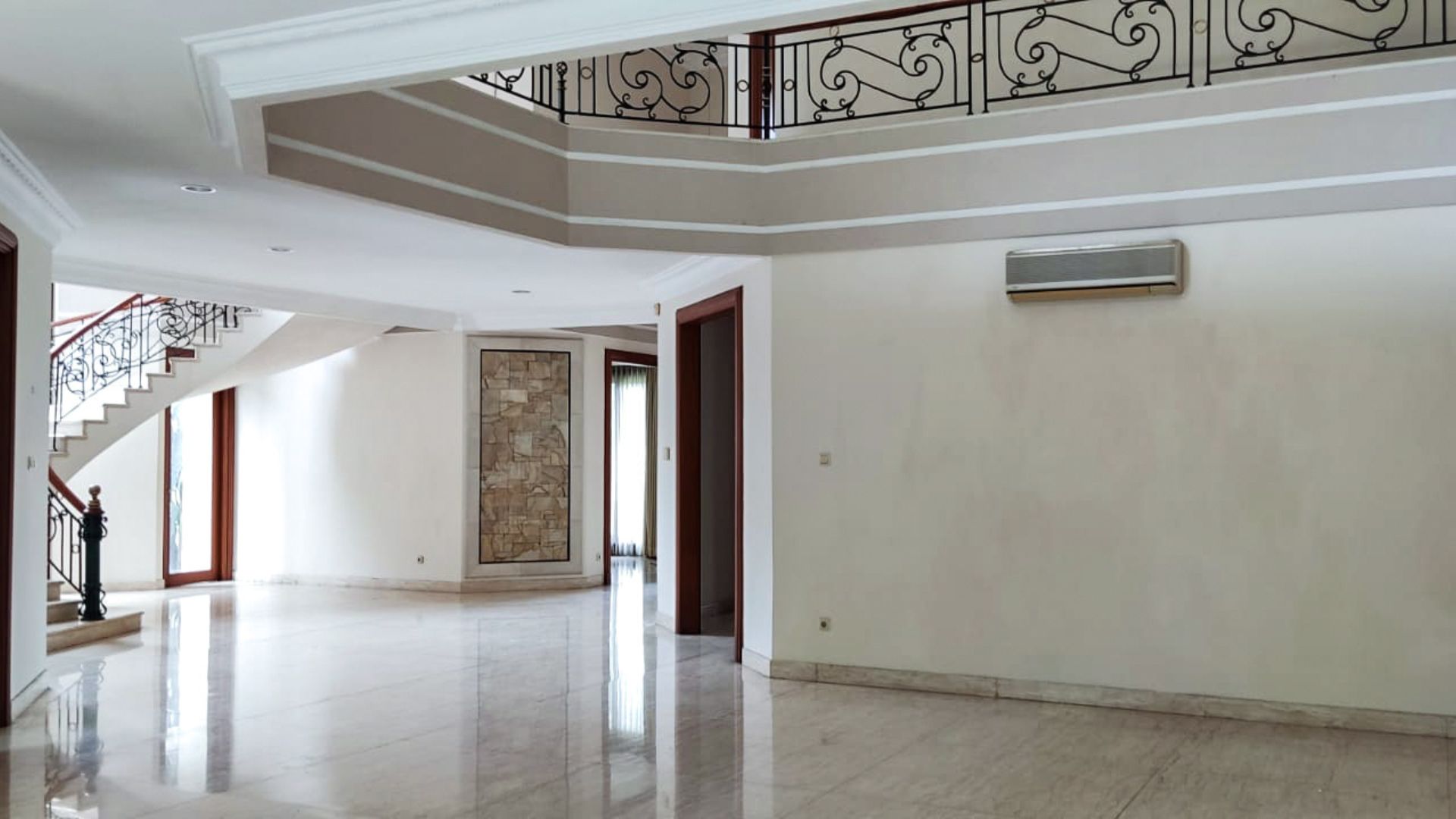 Large 5BR House at Cilandak