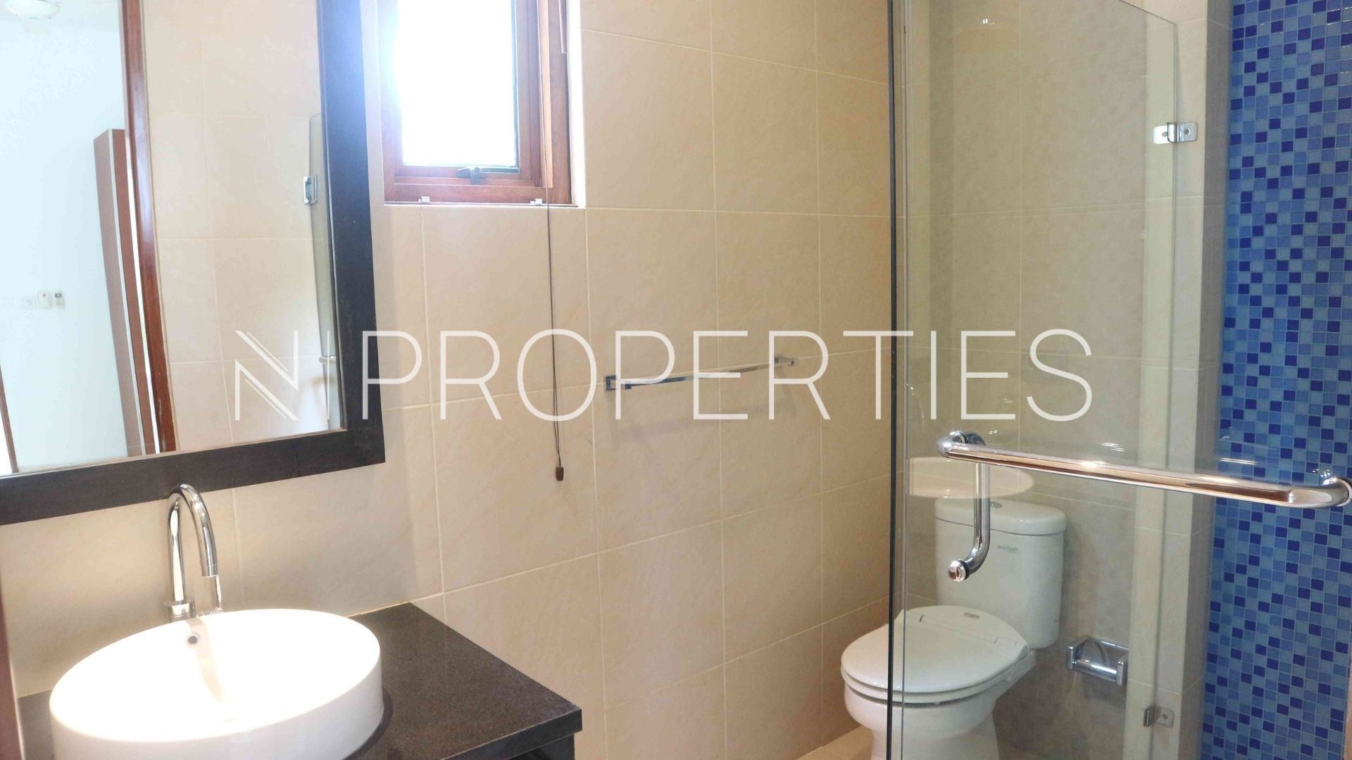 KEMANG SELATAN 11 No 105 – Kav E – Bathroom Padma Residence Kemang – Spacious 5BR House