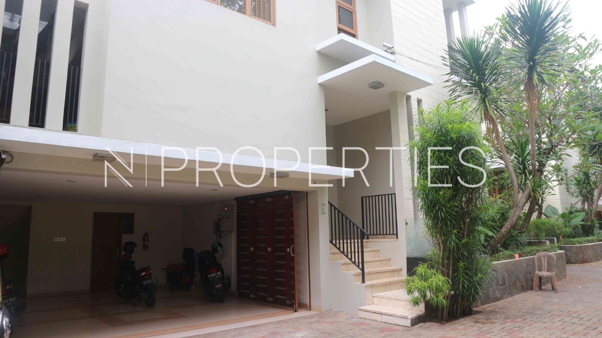 KEMANG SELATAN 11 No 105 – Kav E – GARAGE Padma Residence Kemang – Spacious 5BR House