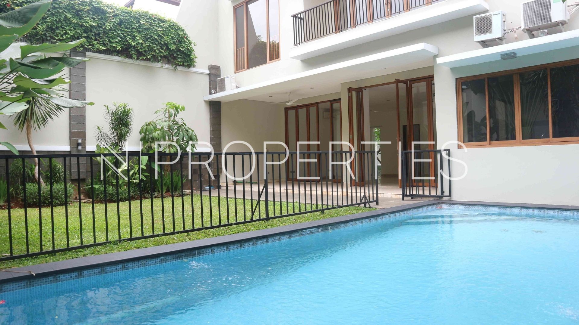 KEMANG SELATAN 11 No 105 – Kav E – Swimmingpool KEMANG SELATAN 11 No 105 - Kav E - Swimmingpool