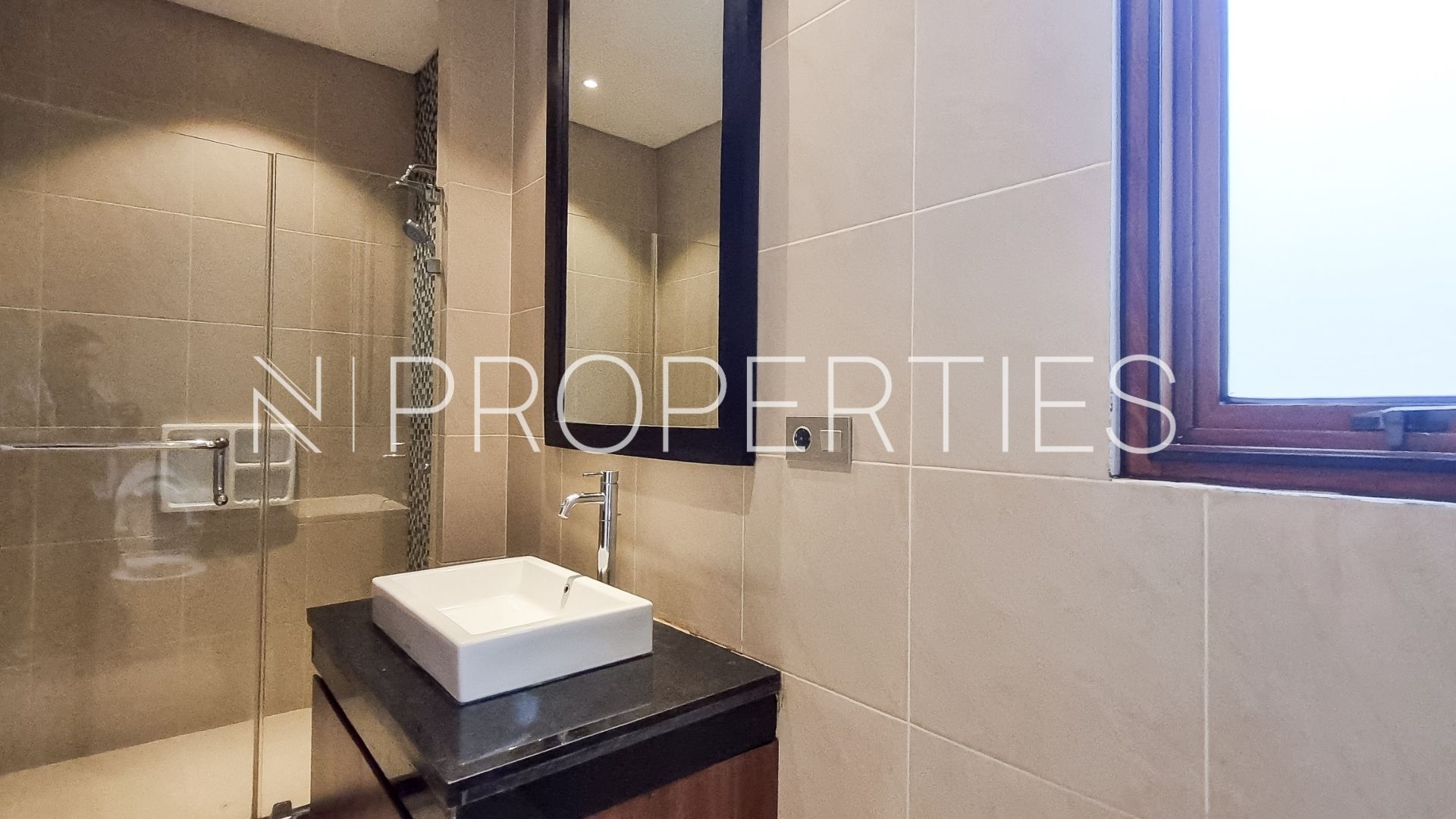 KEMANG SELATAN 11 No 105 – Kav G – Bathroom Padma Residence Kemang – Large 5BR House