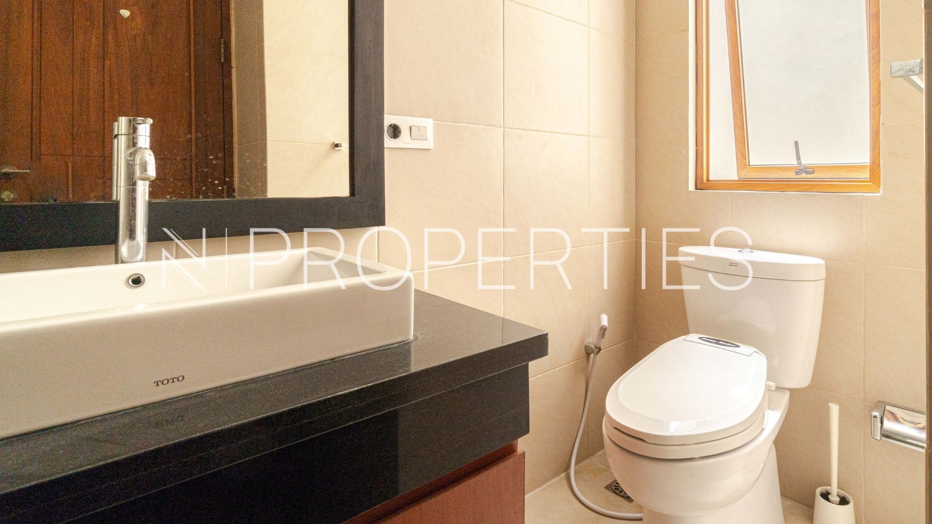 KEMANG SELATAN 11 No 105 – Kav H – Bathroom Premium 5BR Home – Padma Residence Kemang