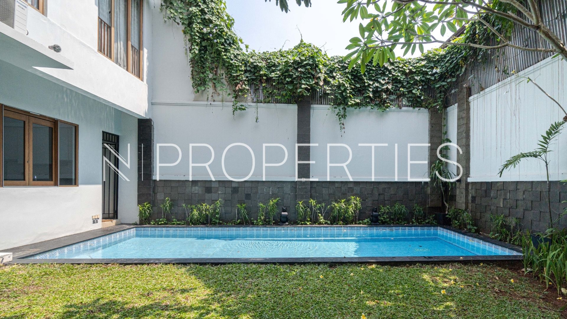 KEMANG SELATAN 11 No 105 – Kav H – Swimmingpool 2 Premium 5BR Home – Padma Residence Kemang