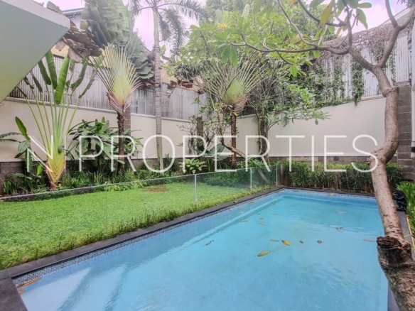 KEMANG SELATAN 11 No 105 - Kav J - Swimmingpool