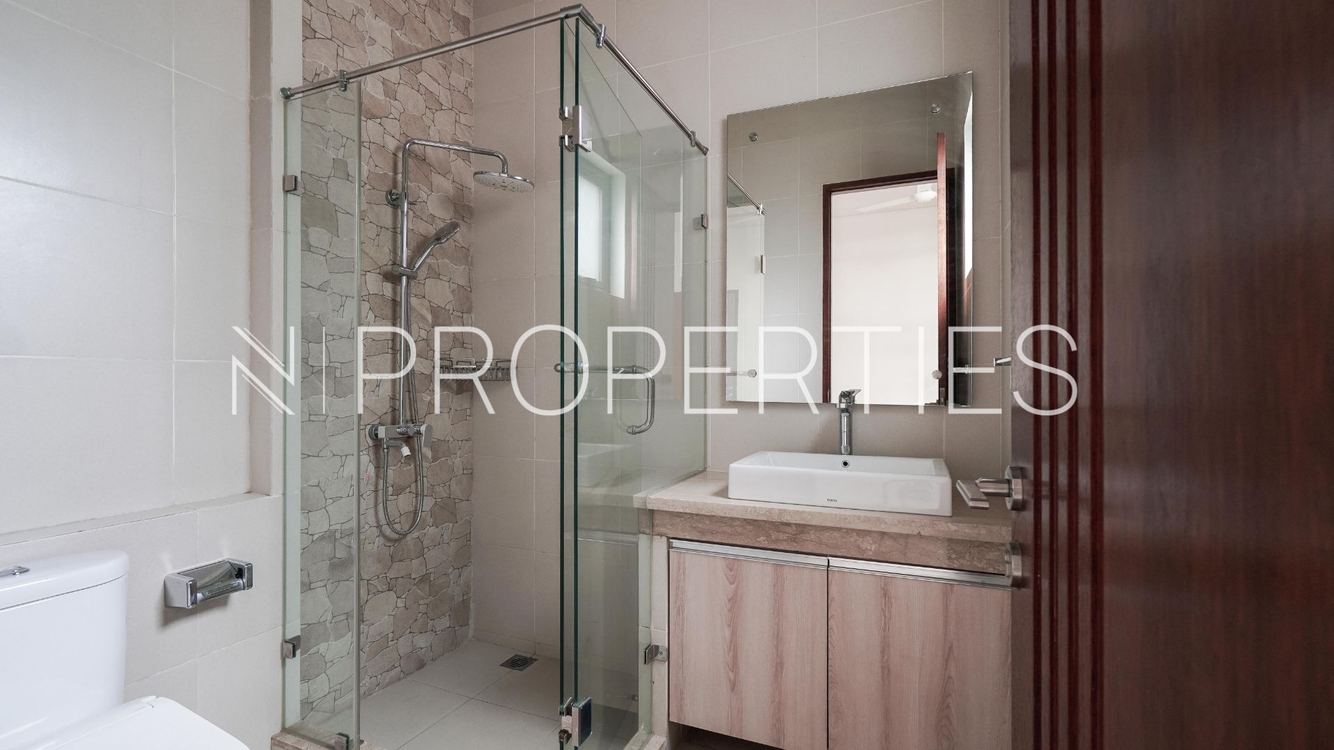 KEMANG SELATAN 1C – NO 2B – Bathroom 1 Vasanda Residence Kemang – Practical 4BR House