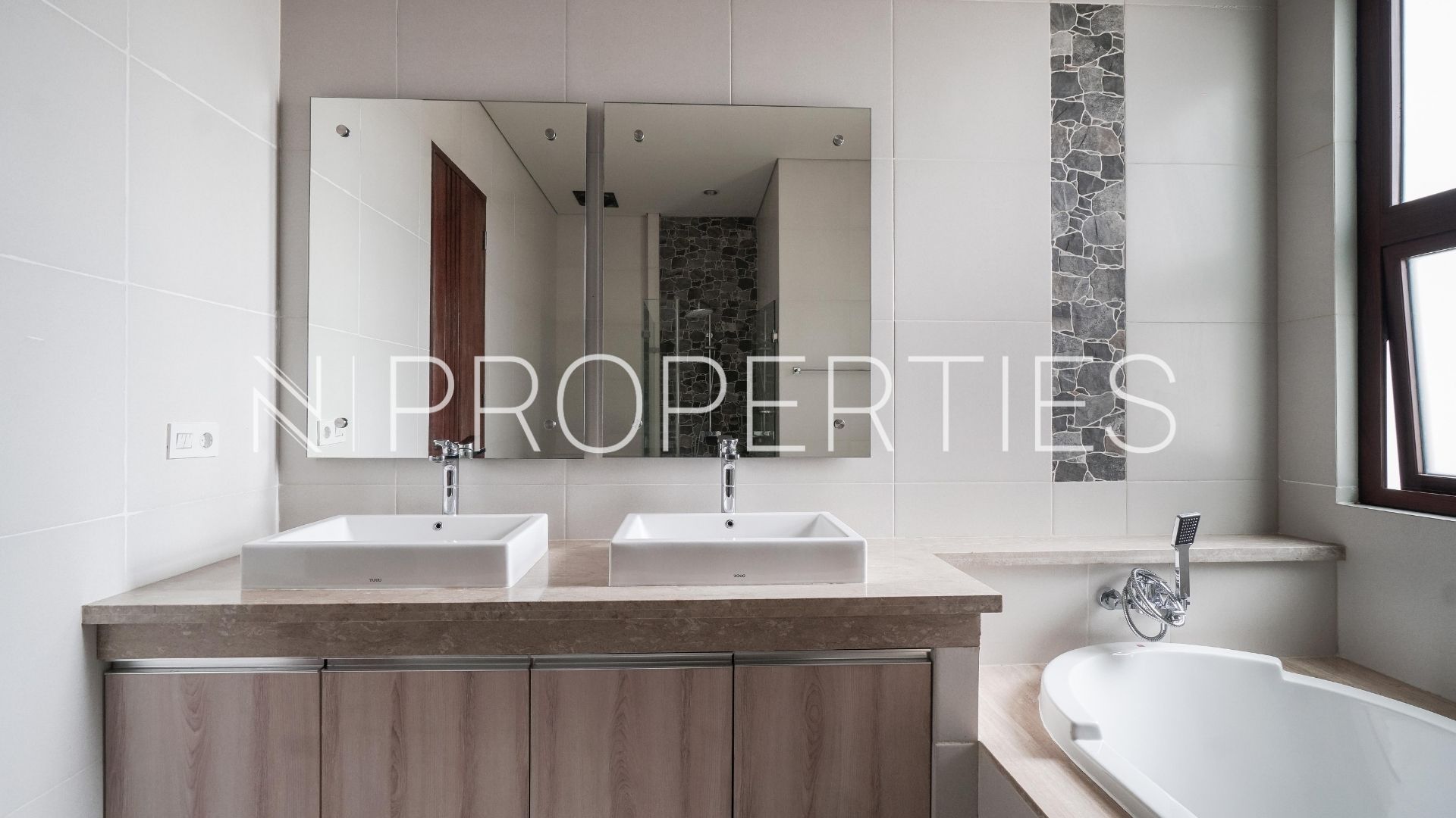 KEMANG SELATAN 1C – NO 2B – Bathroom 3 Vasanda Residence Kemang – Practical 4BR House