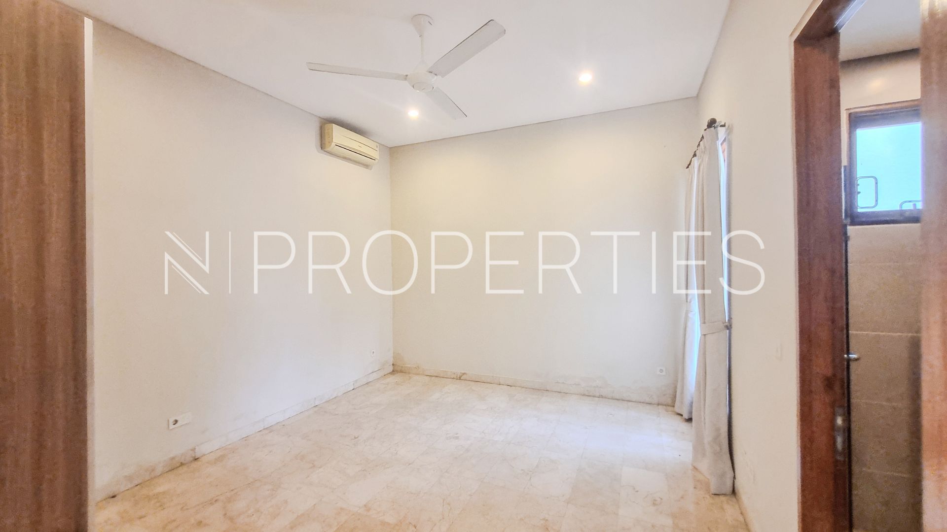 KEMANG TIMUR 9 No. 38 – KAV B – BEDROOM 1 Vishnu Residence Kemang – Well-Proportioned 4BR