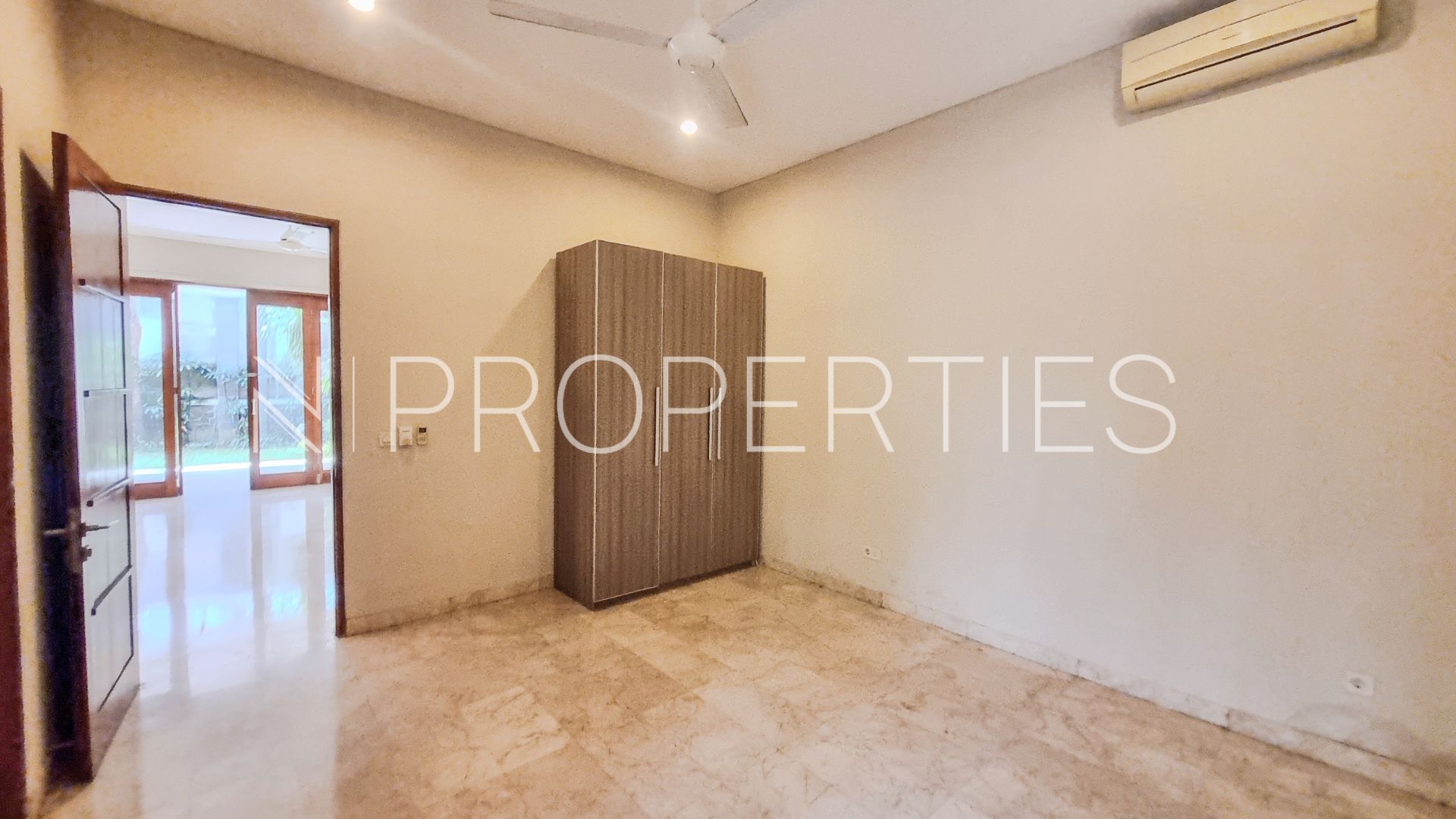 KEMANG TIMUR 9 No. 38 – KAV B – BEDROOM 2 Vishnu Residence Kemang – Well-Proportioned 4BR