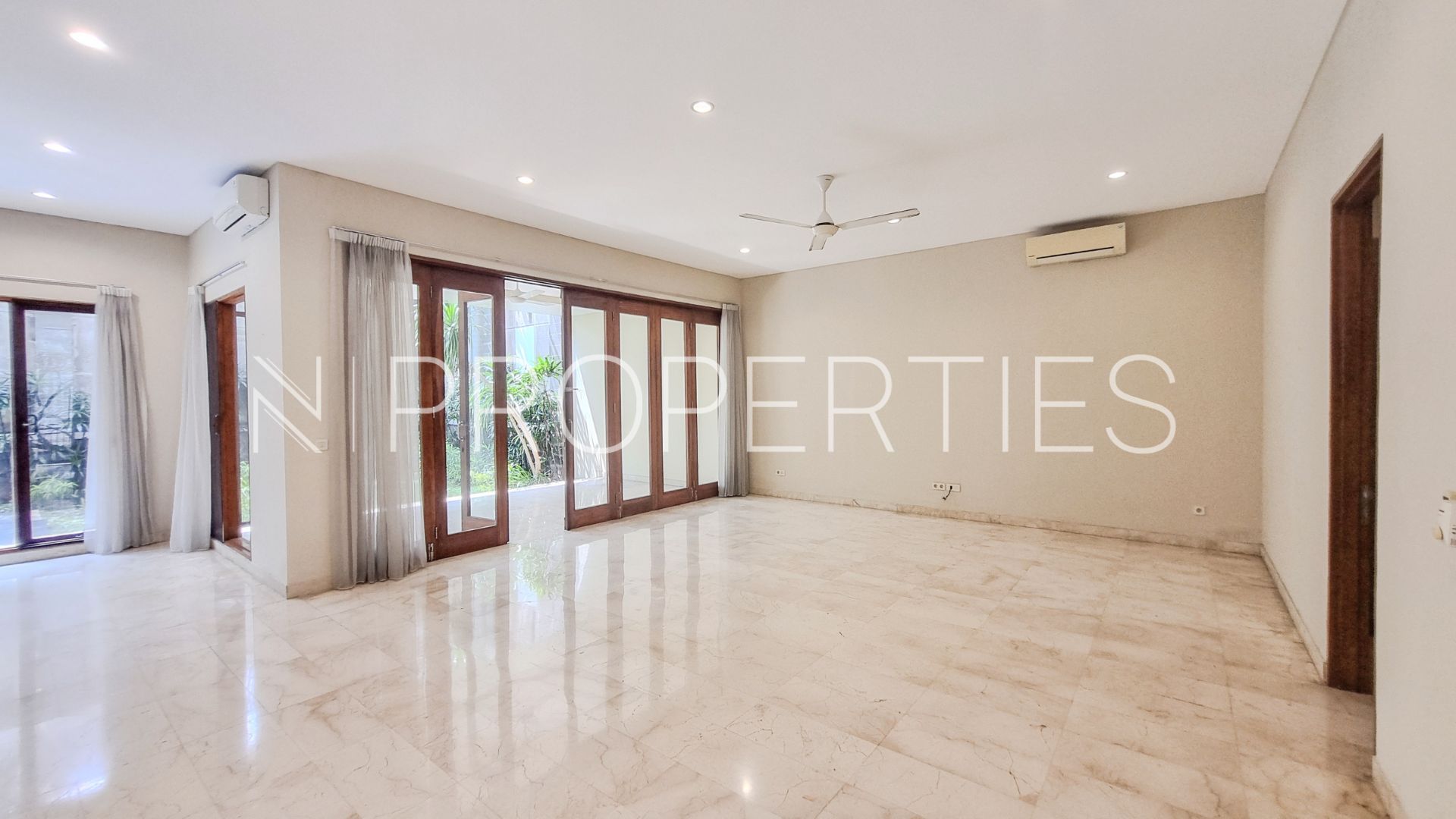 KEMANG TIMUR 9 No. 38 – KAV B – DINING AREA Vishnu Residence Kemang – Well-Proportioned 4BR