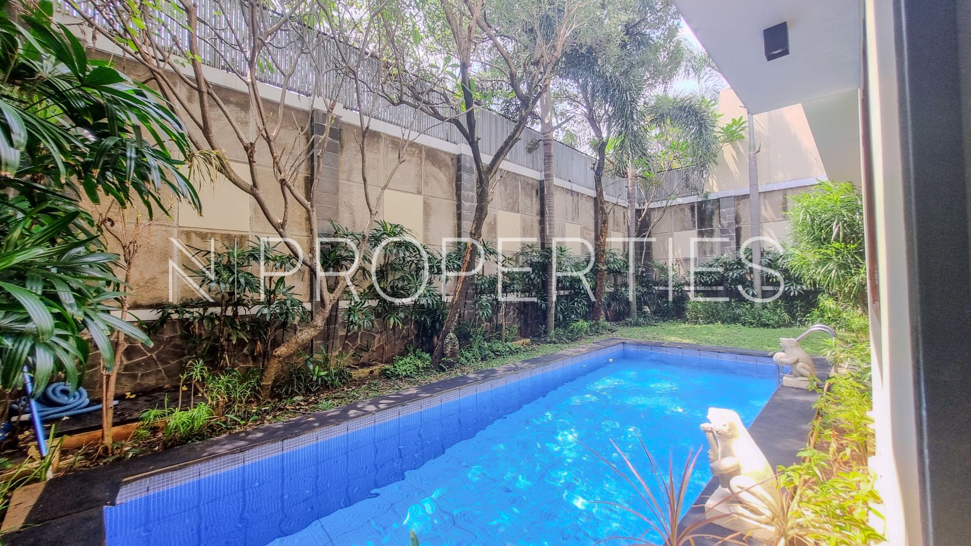 KEMANG TIMUR 9 No. 38 – KAV B – POOL Vishnu Residence Kemang – Well-Proportioned 4BR