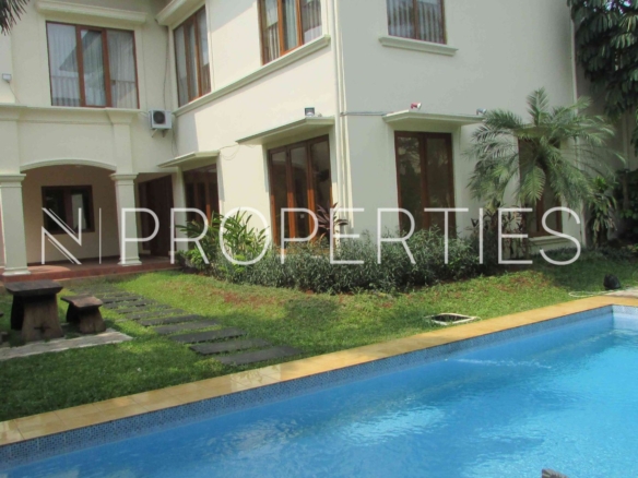 KEMANG TIMUR RAYA NO 50 - Kav B - Swimmingpool