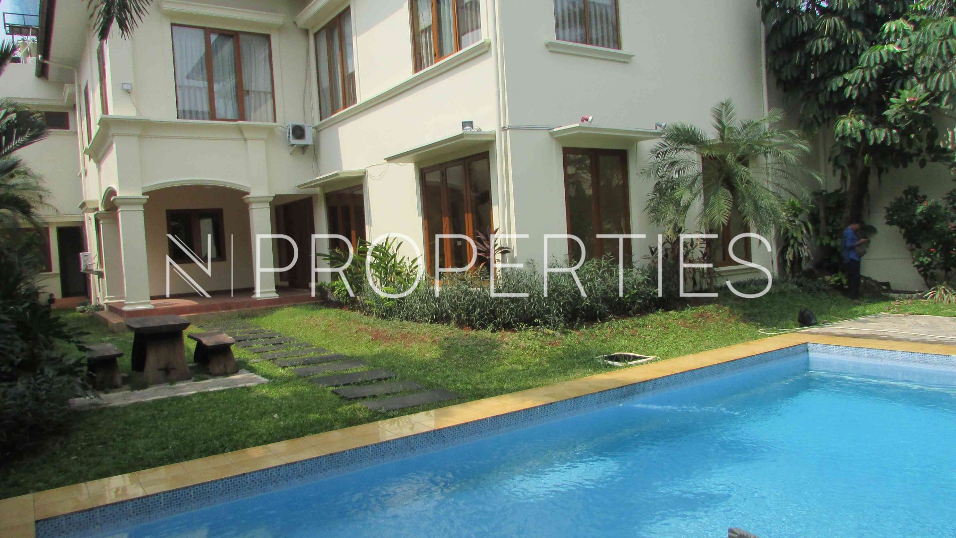 KEMANG TIMUR RAYA NO 50 - Kav B - Swimmingpool