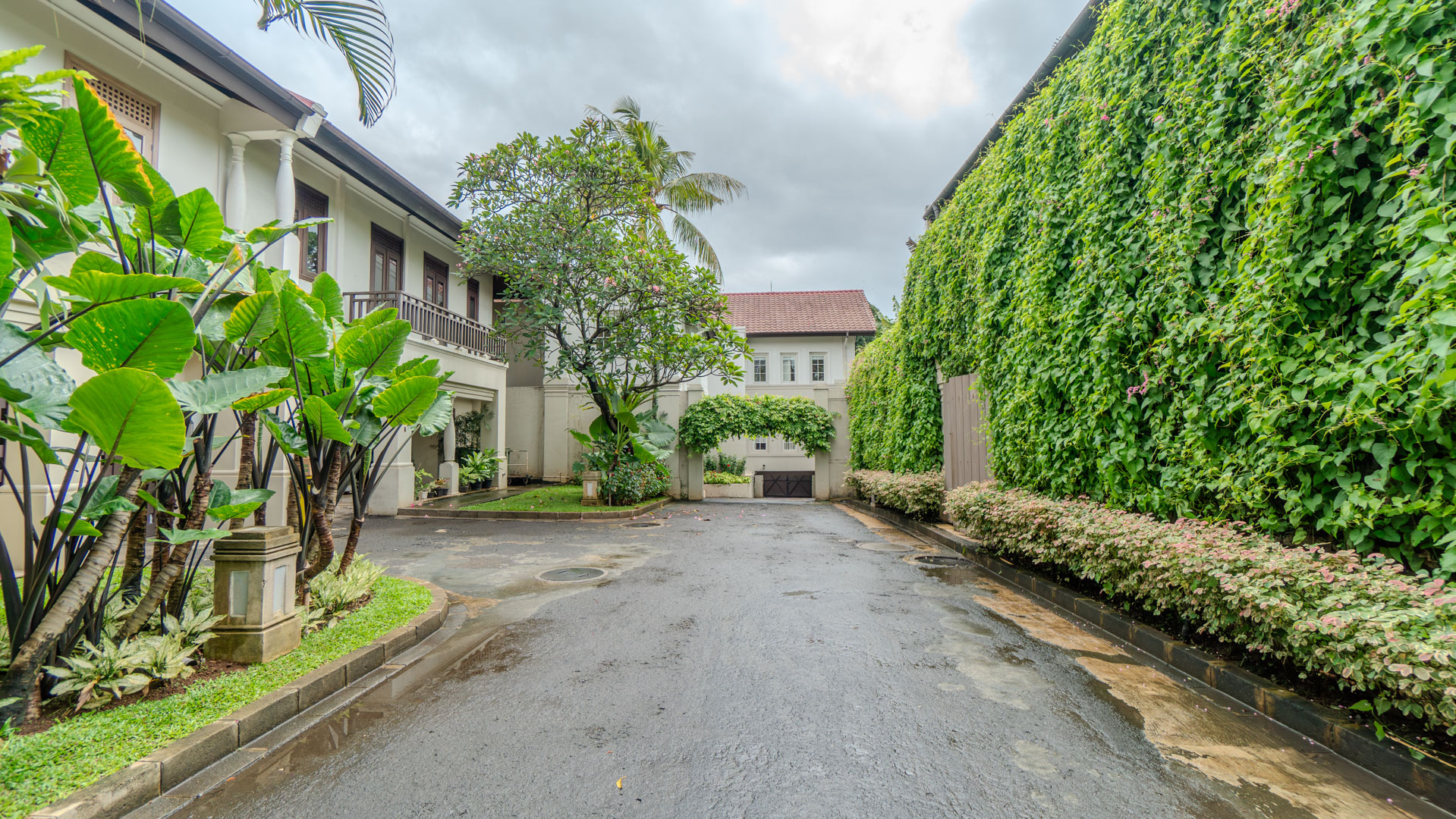 KEMANG V – 26 – GREENERY 2 Large-Scale 5BR House at Kemang