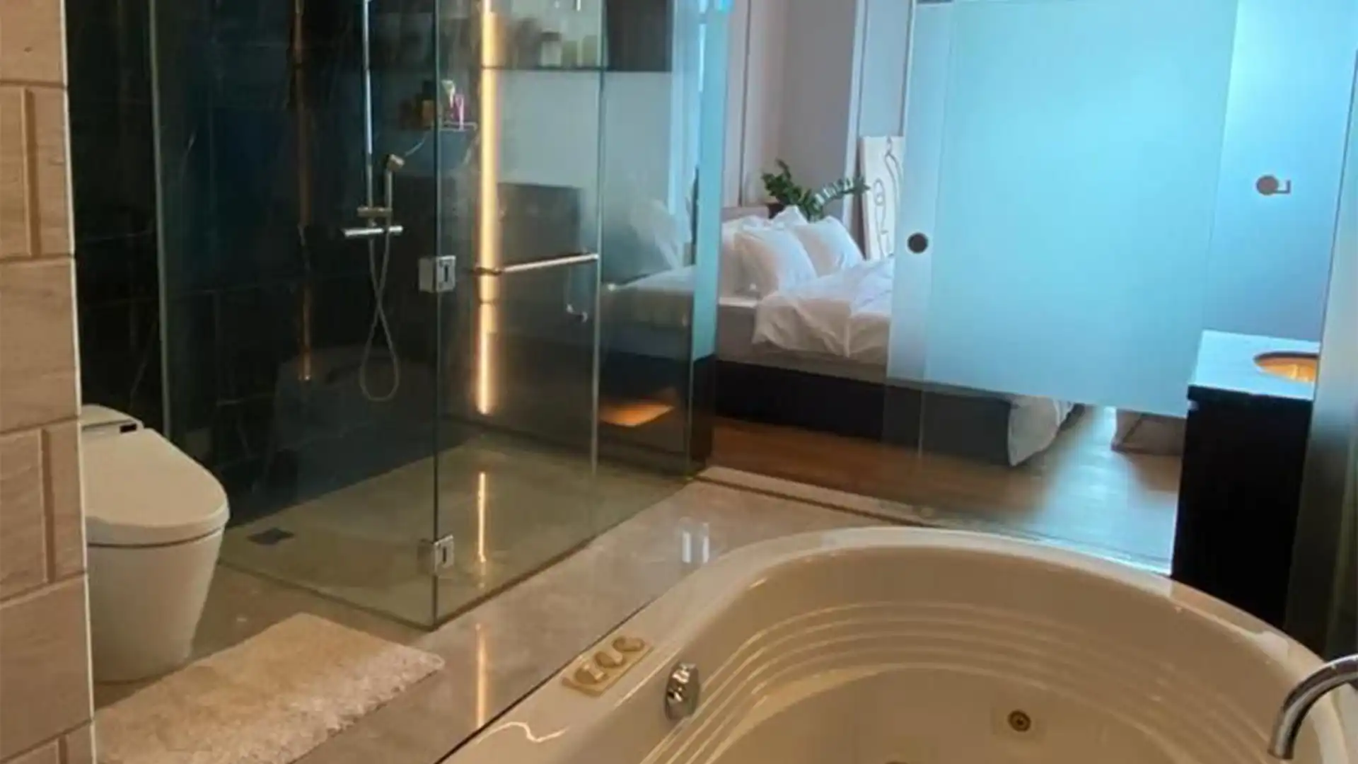 KEMPI-2BR-BATHROOM Expansive 2BR at Kempinski Private Residence