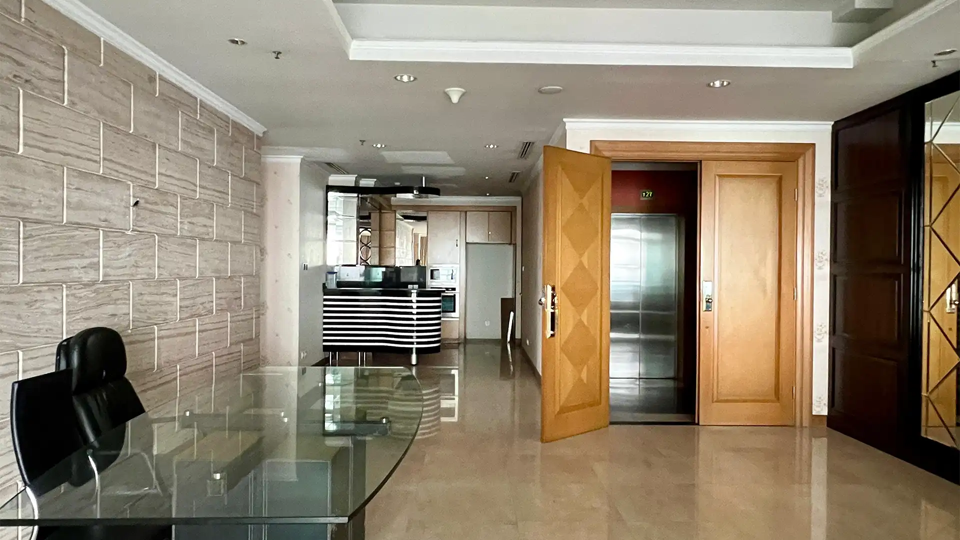 KEMPI-3BR-OFFICE TABLE, KITCHEN & PRIVATE LIFT Kempinski Private Residence – Large 3BR
