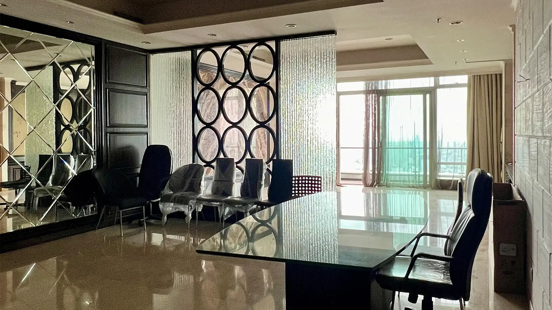 KEMPI-3BR-OFFICE TABLE Kempinski Private Residence – Large 3BR