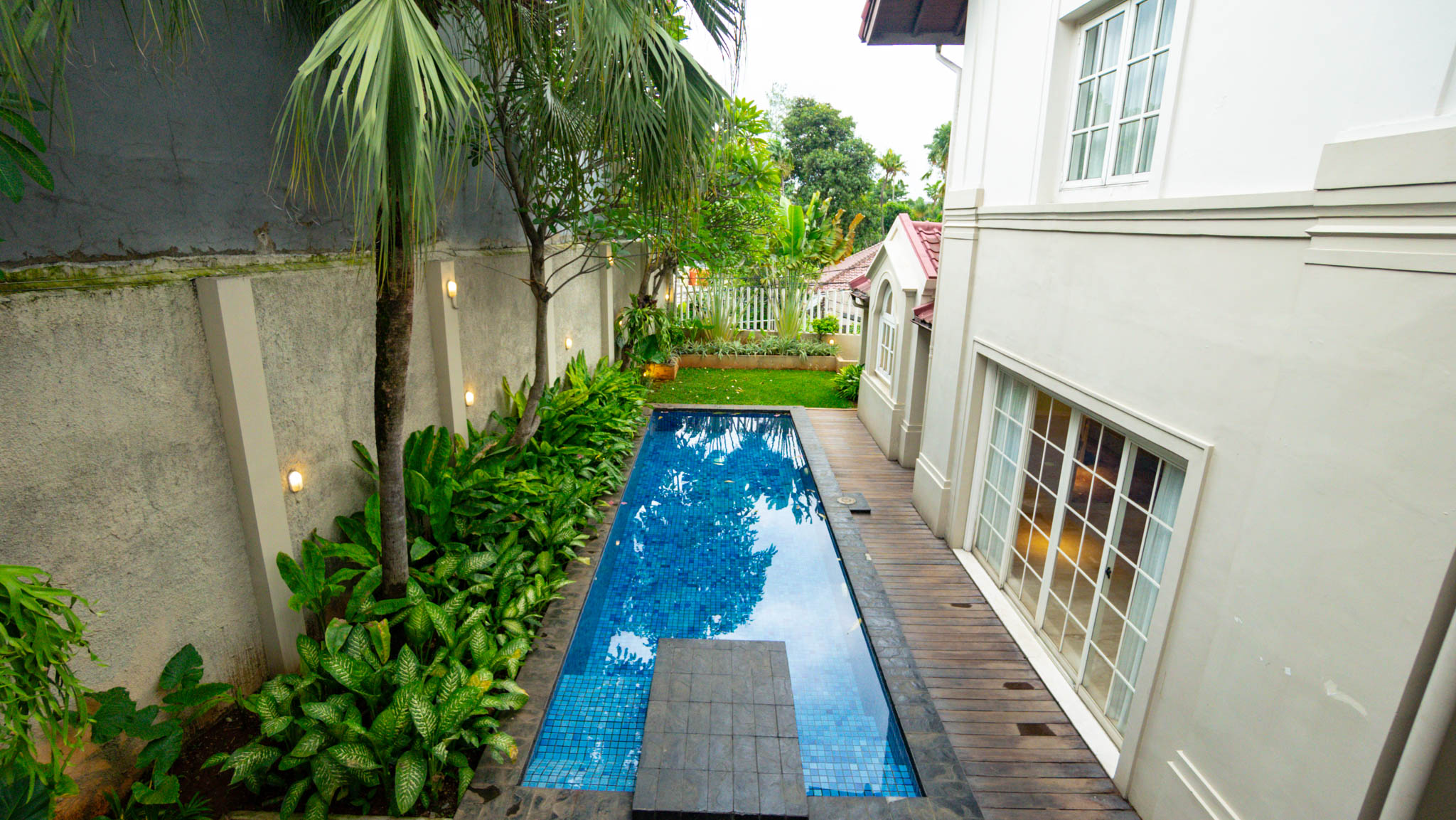 KMG129-38 Large-Scale 5BR House at Kemang