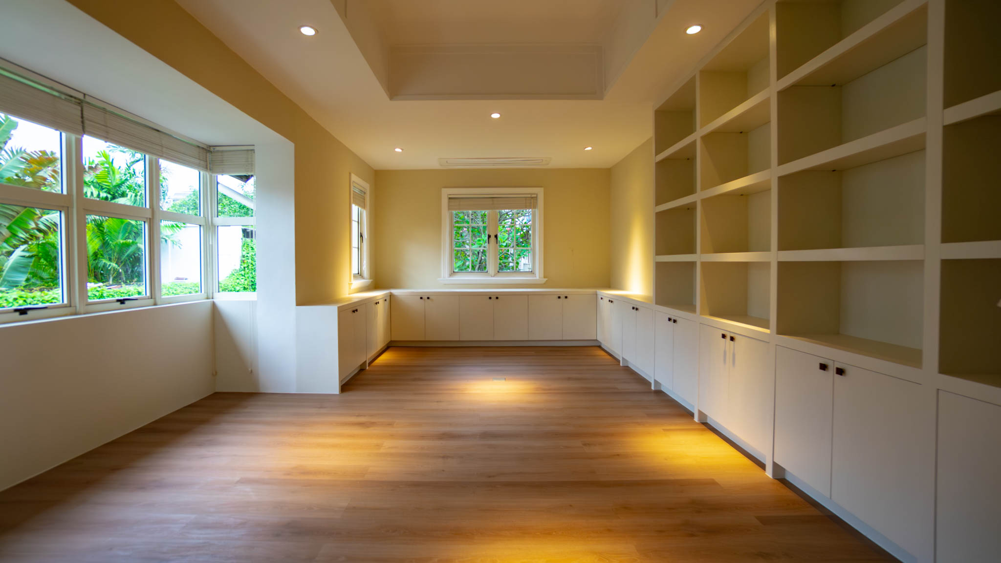 KMG129-40 Large-Scale 5BR House at Kemang