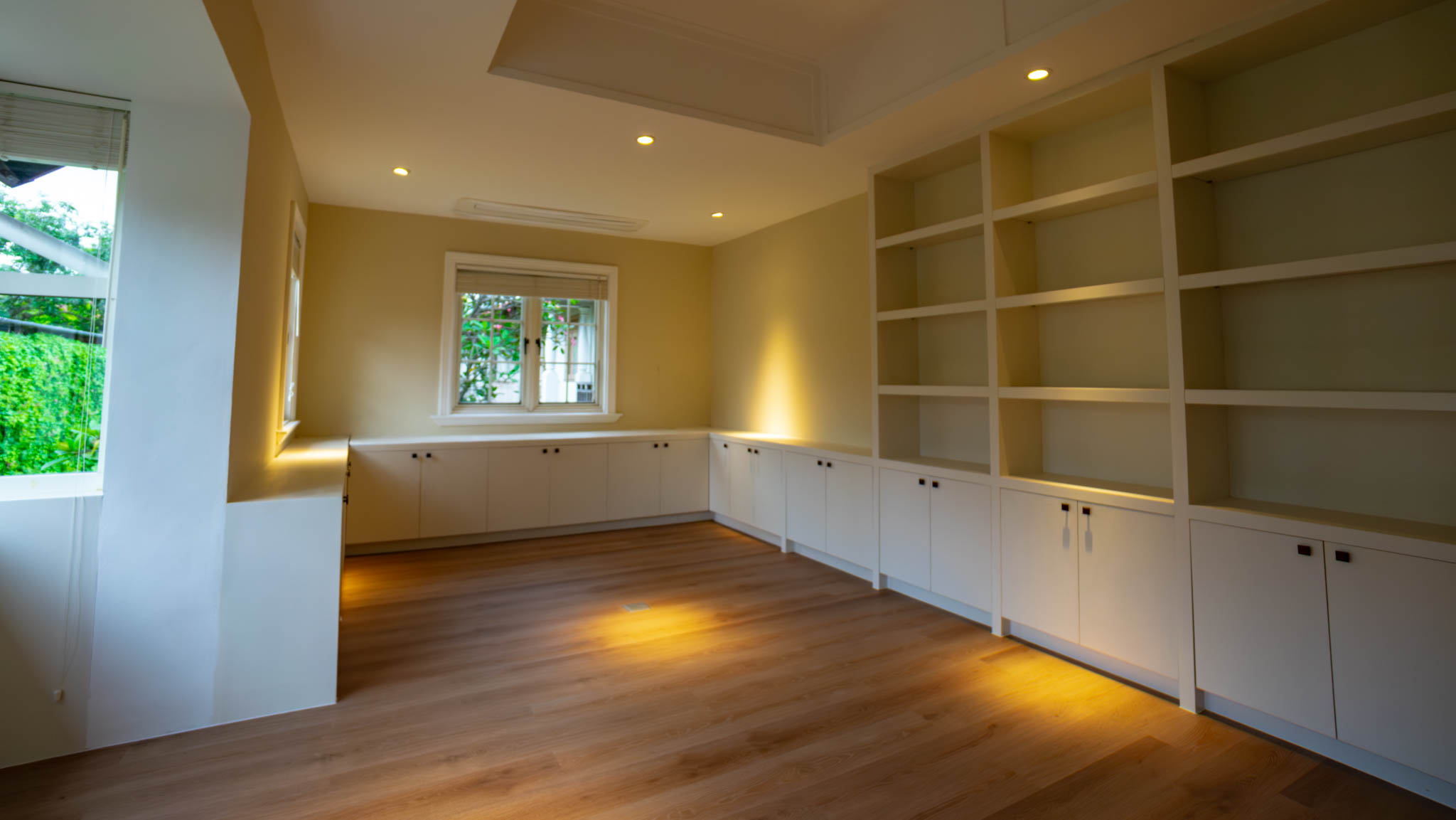 KMG129-41 Large-Scale 5BR House at Kemang