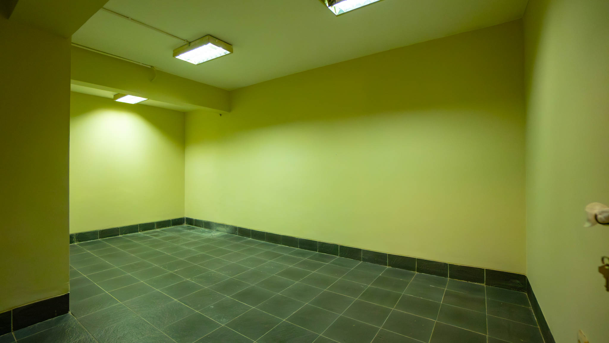 KMG129-44 Large-Scale 5BR House at Kemang