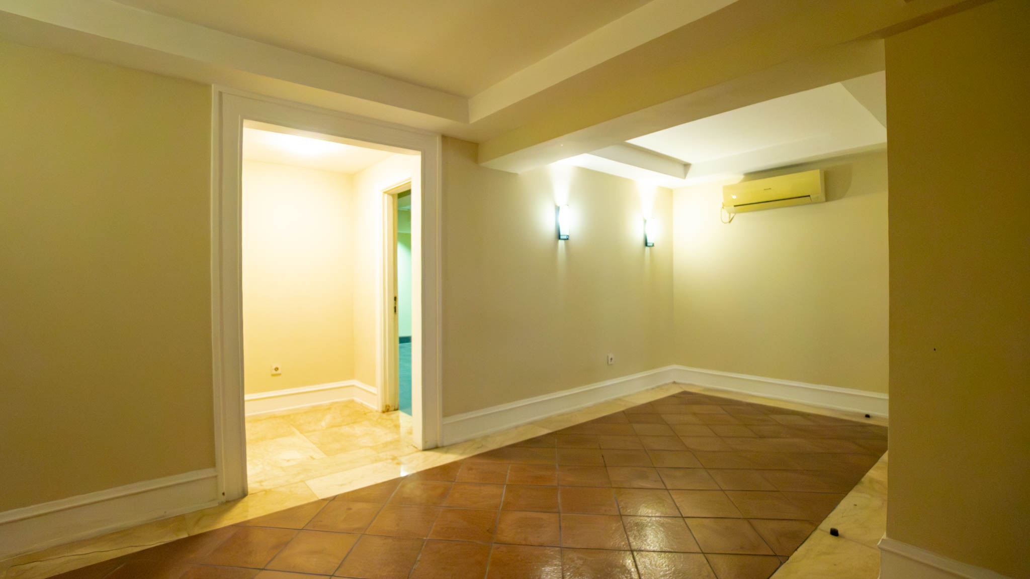 KMG129-45 Large-Scale 5BR House at Kemang