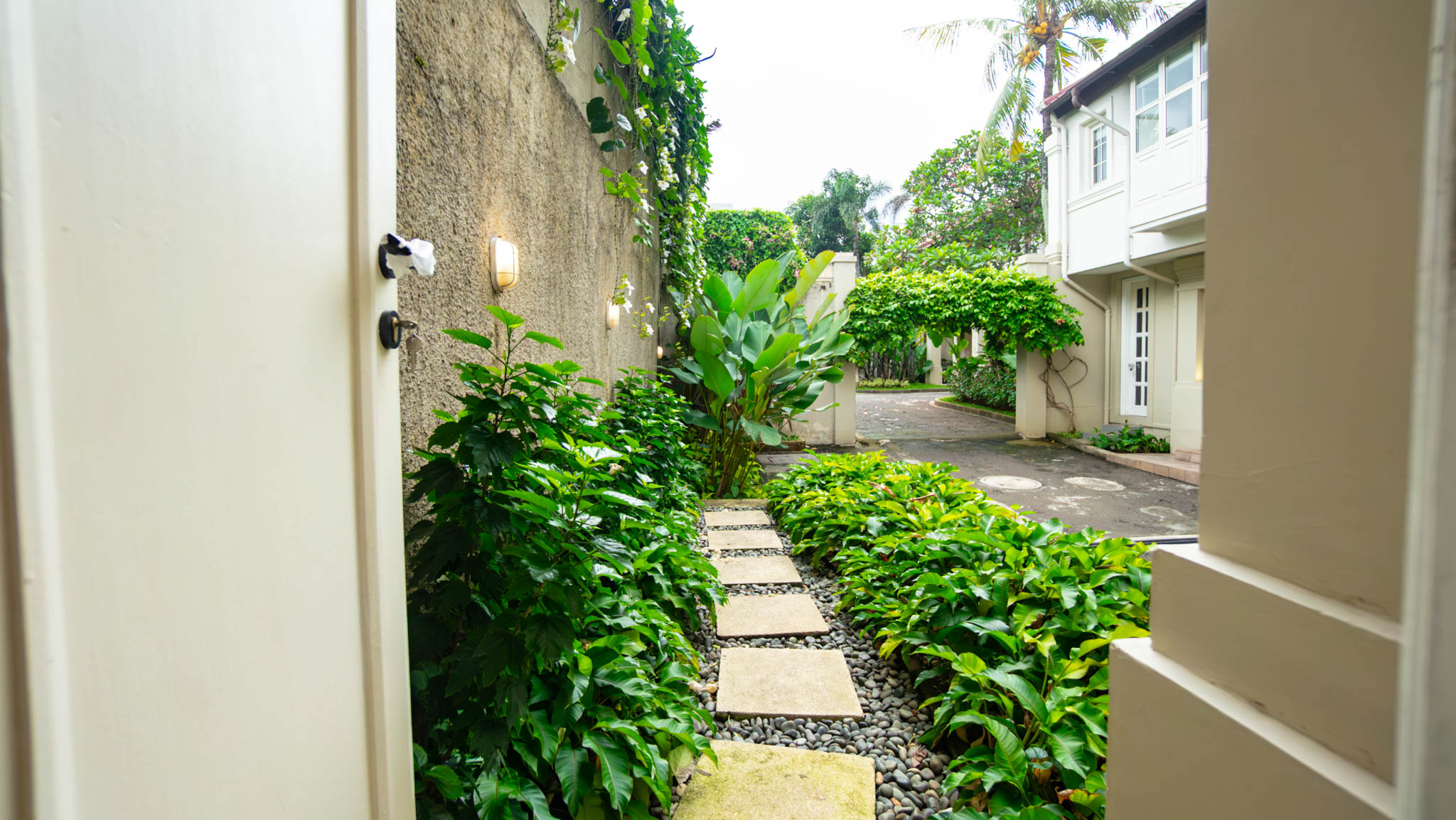 KMG129-46 Large-Scale 5BR House at Kemang