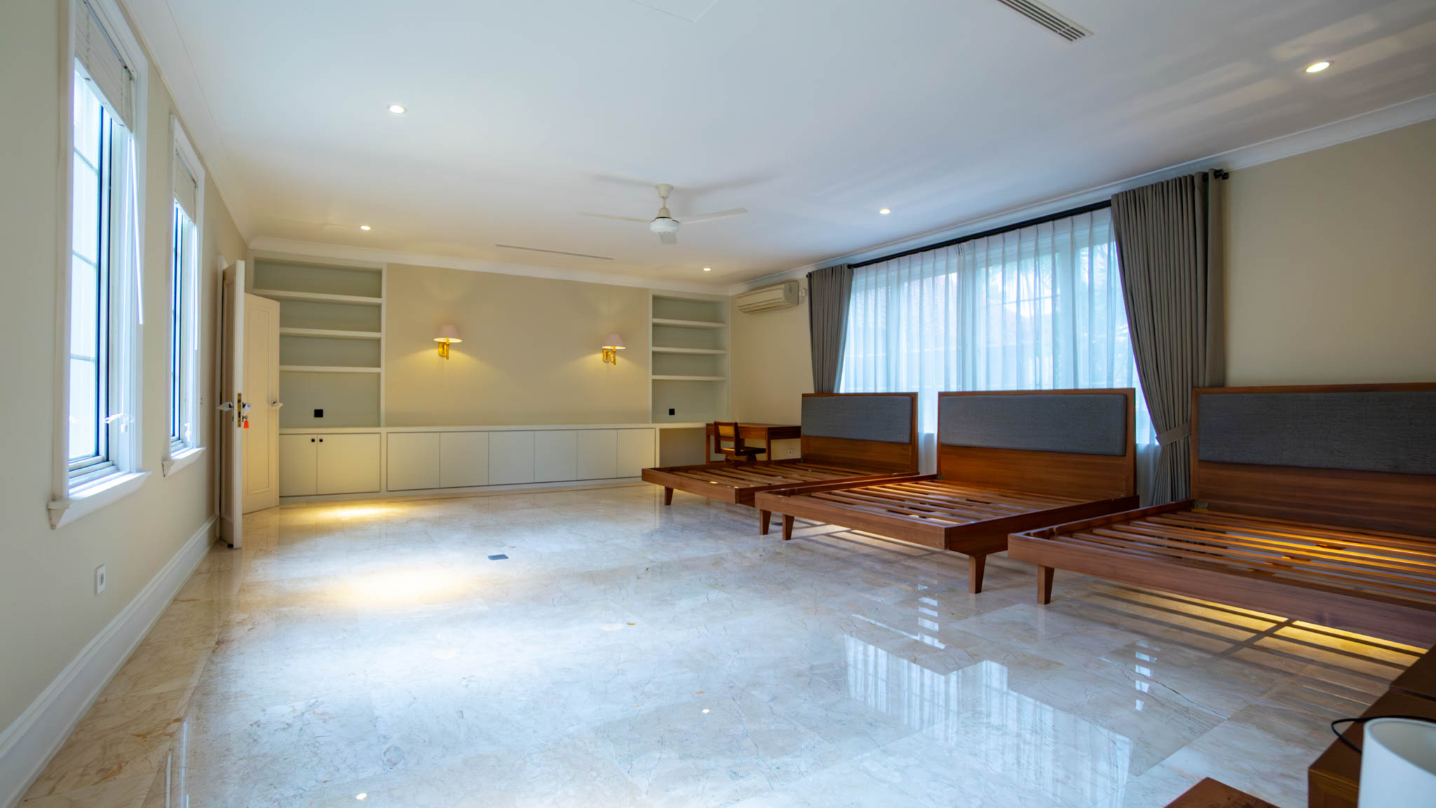 KMG129-48 Large-Scale 5BR House at Kemang