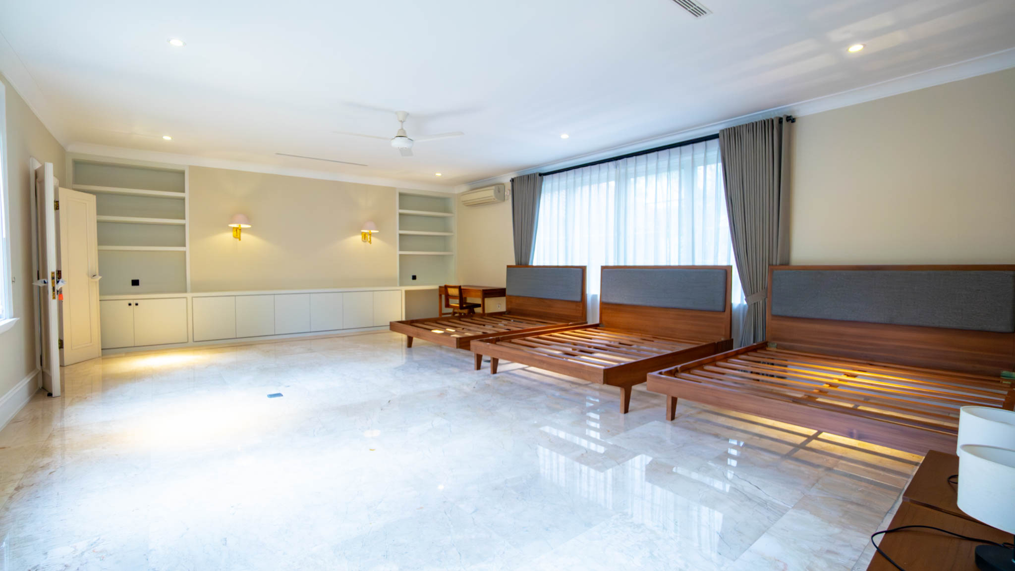 KMG129-49 Large-Scale 5BR House at Kemang