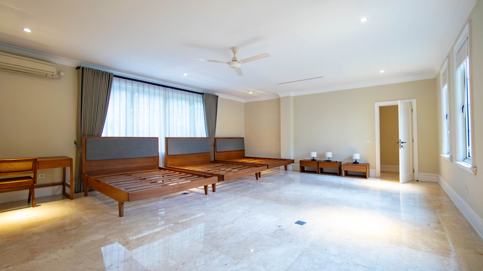 KMG129-52 Large-Scale 5BR House at Kemang