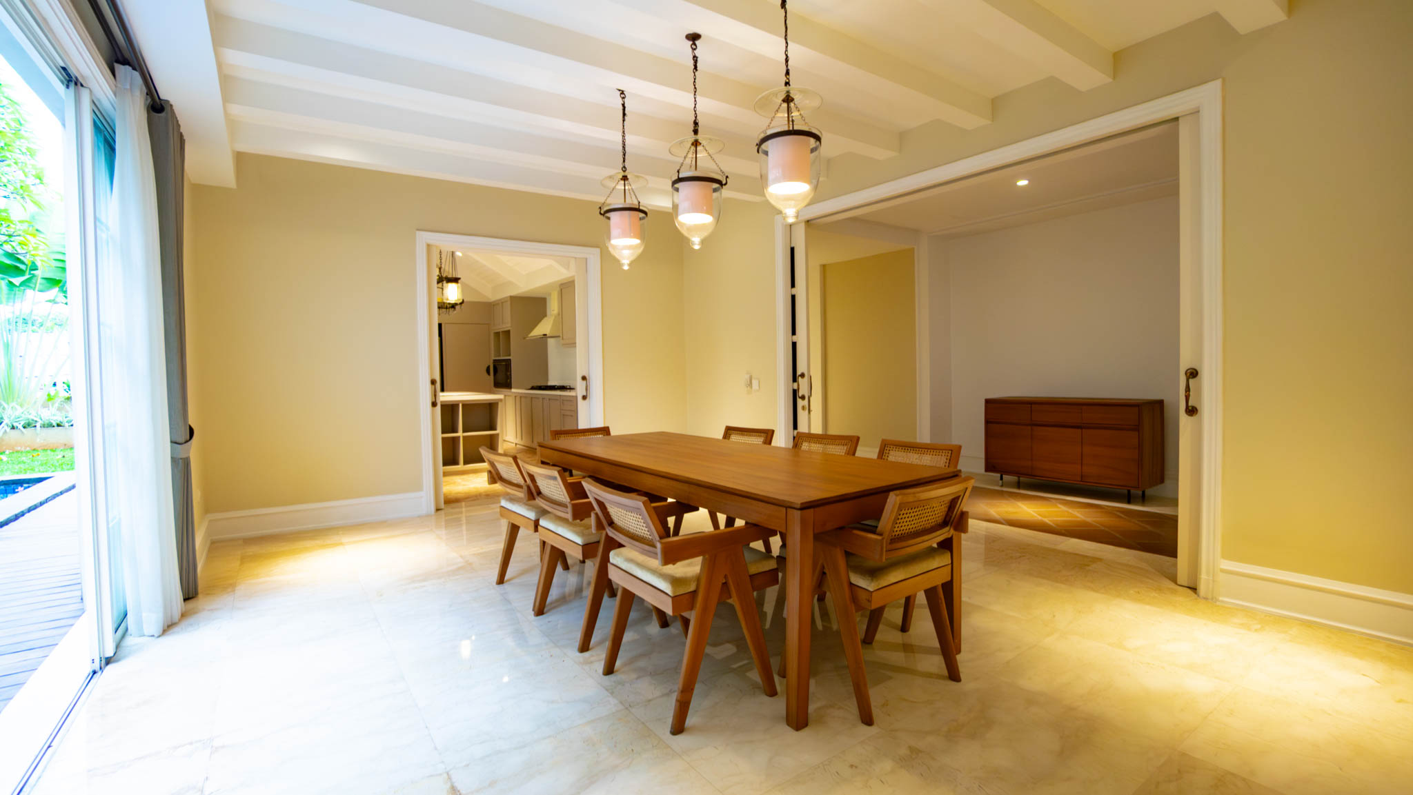 KMG129-53 Large-Scale 5BR House at Kemang